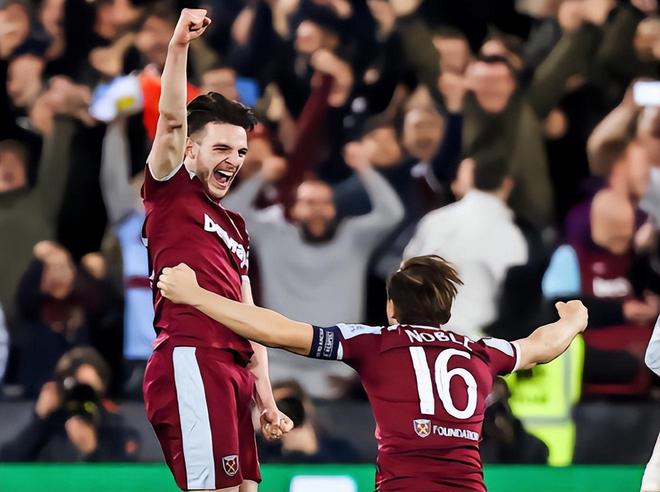 热议国足0-2：对阵小组前三6战全败 伊万到底练了啥？