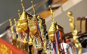 运气稍差！双方多拍相持 琼斯回球触网后弹回本方半场丢分